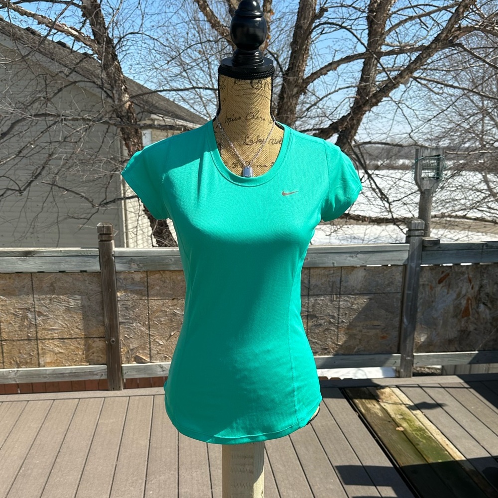 💚NIKE WOMENS SHORT SLEEVE